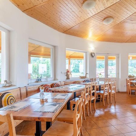 Farma Slunecny Dvur Apartmany A Family Stany Strecha Pod Strechou Hermanuv Mestec Exterior foto